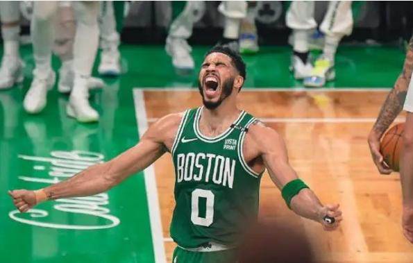 1718764397179076610.png 开云体育高赔率-【现场】波士顿不眠夜 塔图姆带队夺冠泪洒现场