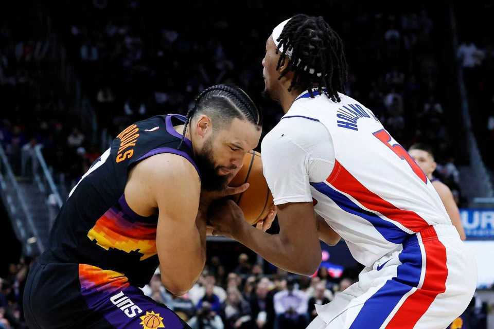 开云体育高赔率-巩固东部第一！布克伤停活塞16分逆转太阳 狄龙6犯阿伦33分