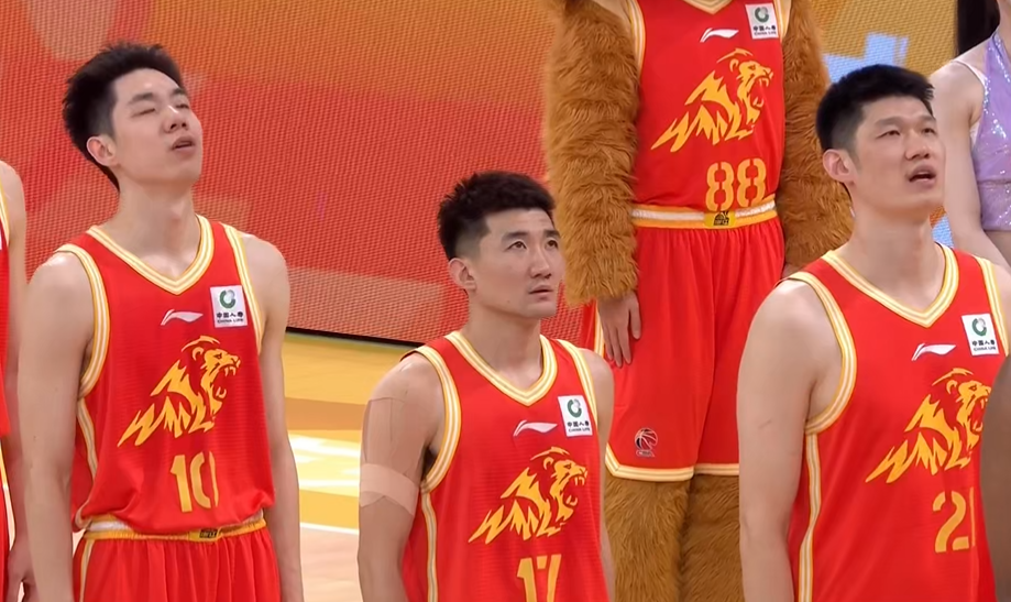 随着上海40分狂胜广东，山东8连胜，CBA最新积分榜出炉：广厦领跑