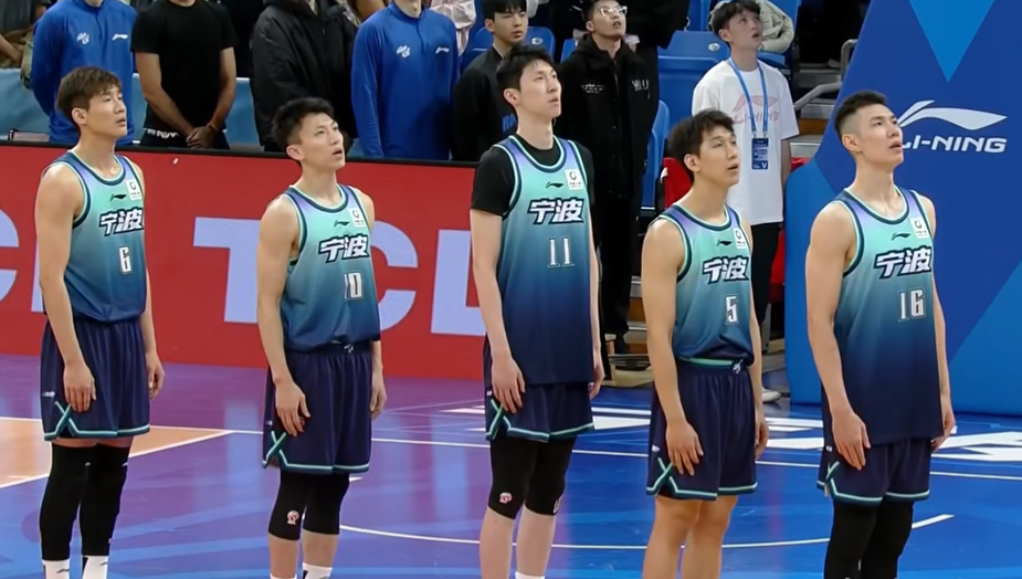 随着上海40分狂胜广东，山东8连胜，CBA最新积分榜出炉：广厦领跑