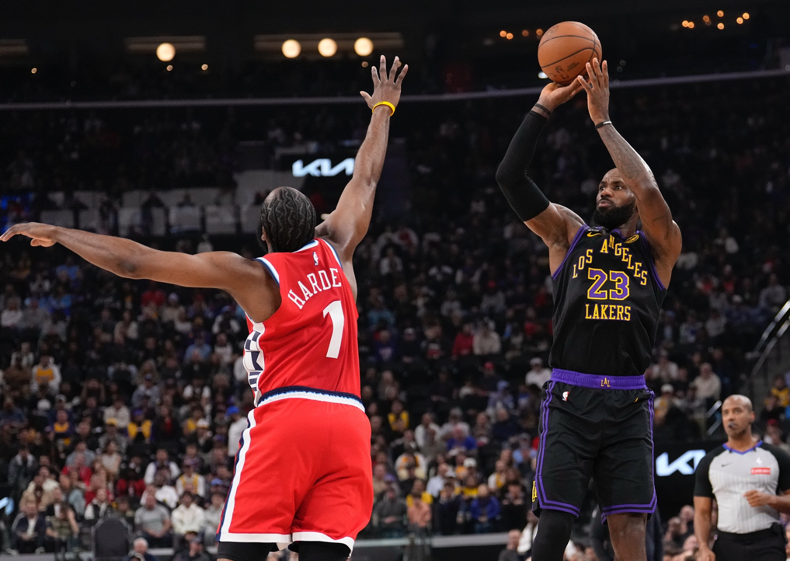 云开体育app下载-快船近17战14胜！21中6+7失误在场却净胜13分 哈登：我们还能进步