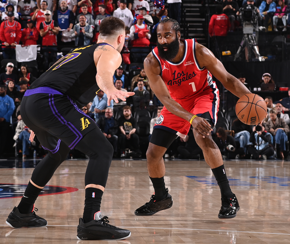 云开体育app下载-快船近17战14胜！21中6+7失误在场却净胜13分 哈登：我们还能进步